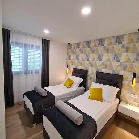 Apartment Kamena 67 A *